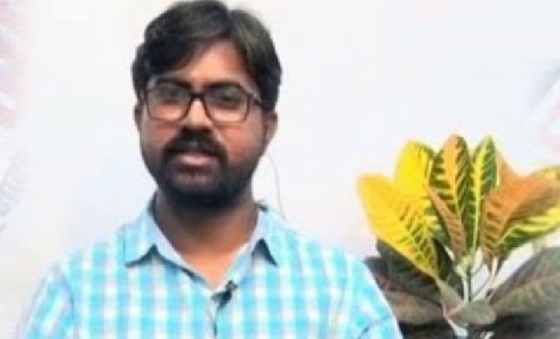 जानिए कौन हैं IAS अनूप कुमार सिंह
फरवरी, 2019 में अनूप कुमार सिंह ग्वालियर में बतौर अपर कलेक्टर पदस्थ हुए और 14 जून, 2020 तक रहे। इसके बाद उनको जबलपुर में डिप्टी कलेक्टर की जिम्मेंदारी सौंपी गई थी। हालांकि इससे पहले वह जबलपुर में ही नगर निगम कमिश्नर भी रहे हैं। 7 मई को अनूप कुमार सिंह को सरकार ने दमोह के कलेक्टर पद पर नियुक्त किया था। उन्होंने इस पद को स्वीकार करने से इनकार कर दिया। तो राज्य सरकार को भी अपना फैसला बदलना पड़ गया।