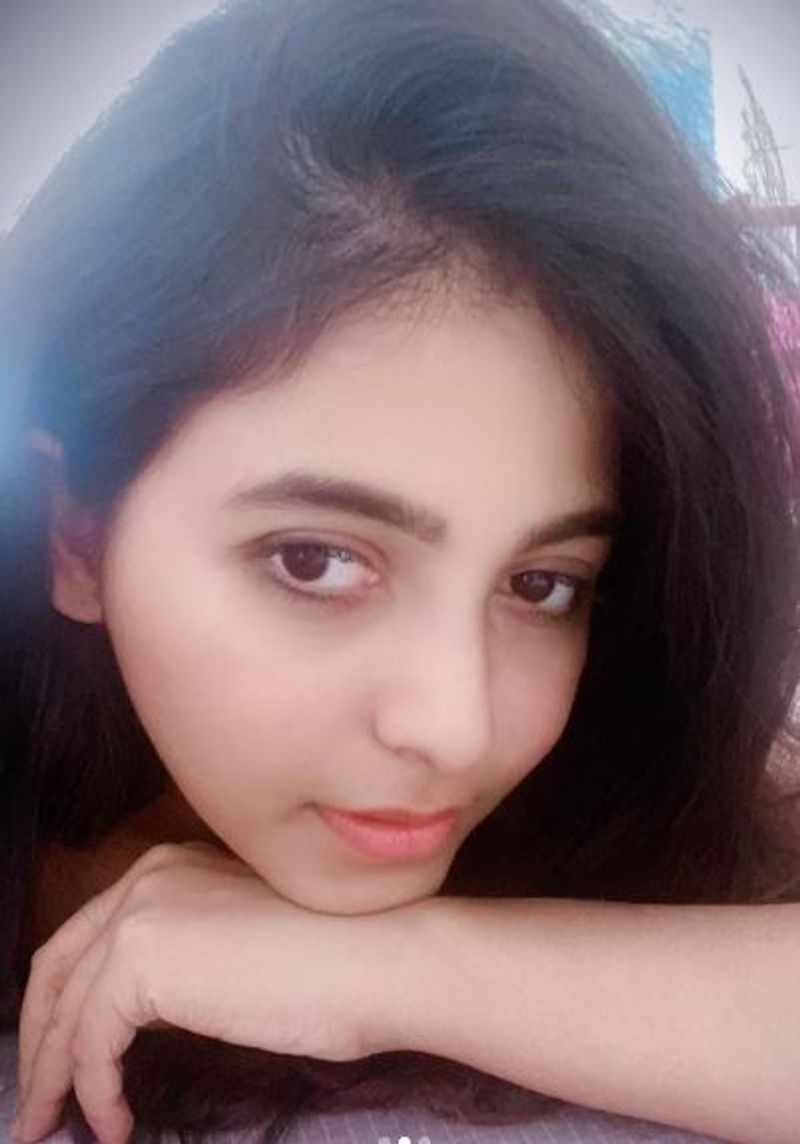 
அந்த படத்தில் ஆனந்தி என்ற வேடத்தில் சிறப்பாக நடித்ததற்காக அஞ்சலிக்கு சிறந்த அறிமுக நடிகைக்கான பிலிம் பேர் விருது கிடைத்தது.