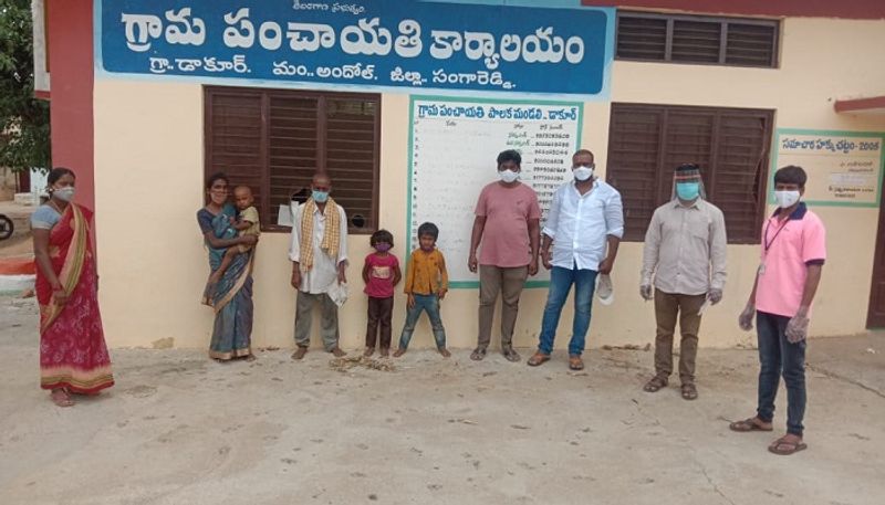 భర్త చనిపోయి.. కరోనాతో పనులు లేక.. ముగ్గురు చిన్నారులను పోషించలేక అవస్థ పడుతున్న ఓ నిరుపేద మహిళకు మంత్రి సత్యవతి రాథోడ్ పునరావాసం కల్పించారు. ఆమె భర్త చనిపోయారు..బతుకు భారం అయింది...ఉన్న ముగ్గురు చిన్న పిల్లల బాగోగులు చూసుకోలేని పేదరికం..మూలిగే నక్కమీద తాటికాయపడ్డట్టు కరోనా మహమ్మారి వల్ల కుటుంబం కడుపునింపుకునే కాస్తా అదరువు కూడా కరువైంది.