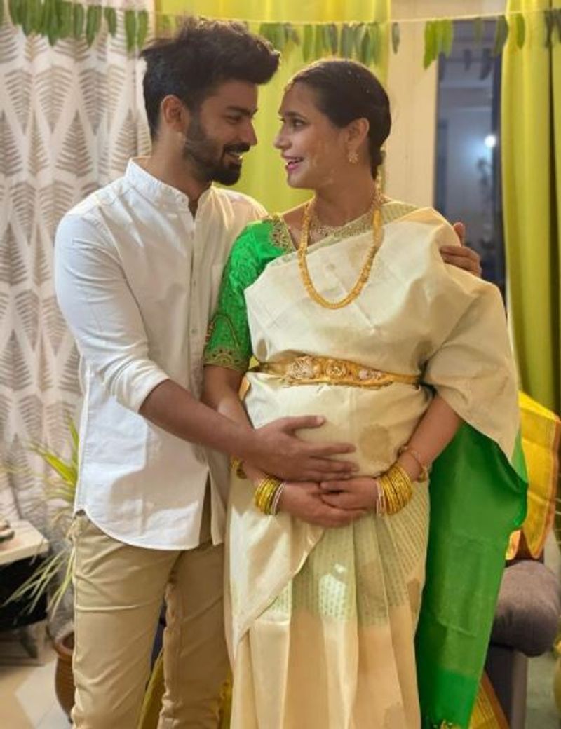 இதைத்தொடர்ந்து தற்போது பிராச்சி மிஸ்ரா நிறைமாத கர்ப்பமாக உள்ளார். இவருக்கு சமீபத்தில் தான் வளைகாப்பும் நடந்து முடிந்தது.
