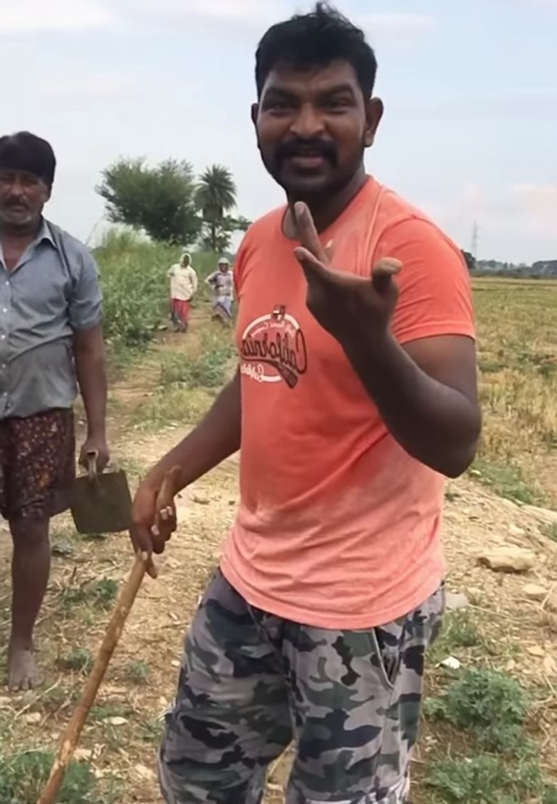 సొంతూరికి పోయి గొర్రెలు కాసుకుంటున్న జబర్దస్త్ కమెడియన్... పాపం ఎంత కష్టం  వచ్చిపడింది! | jabardasth comedian babu turns shepherd is this lock down  effect ksr