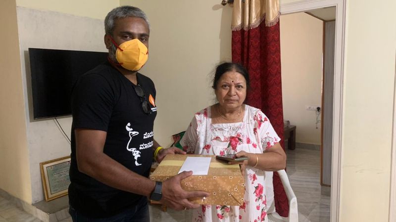 ಚಿತ್ರರಂಗದ ಪ್ರತಿಯೊಬ್ಬ ಹಿರಿಯ ಕಲಾವಿದರಿಗೂ ತಿಂಡಿ ಕಿಟ್ ಮತ್ತು ಪತ್ರ ತಲುಪಲಿದೆ.