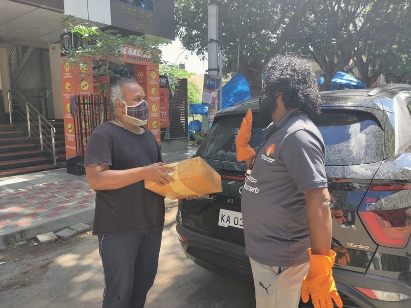 ಸುದೀಪ್ ತಮ್ಮ ಟ್ರಸ್ಟ್ ವತಿಯಿಂದ ಅದೆಷ್ಟೋ ಮಂದಿಗೆ ಸಹಾಯವಾಗಿದೆ. ಚಿತ್ರರಂಗಕ್ಕೆ ಮೊದಲ ಆದ್ಯತೆ ಮಾತ್ರವಲ್ಲ ಜನ ಸಾಮಾನ್ಯರಿಗೂ ಸಹಾಯ ಮಾಡಲಾಗುತ್ತಿದೆ.