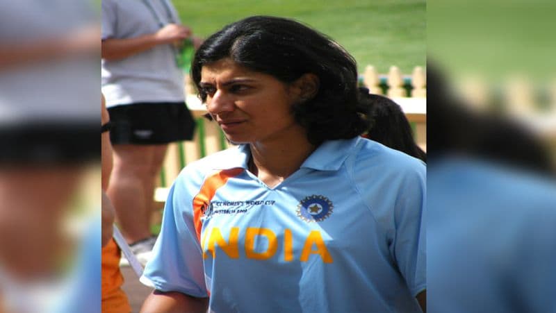 दूसरे मैच में हासिल की ये उपलब्धि
भारत के लिए अपनी दूसरी सीरीज में ही उन्हें प्लेयर ऑफ द सीरीज का खिताब दिया गया। इसके बाद 2002 में अंजुम को भारतीय टीम का कप्तान बनाया गया। उनकी कप्तानी में पहली बार भारत ने दक्षिण अफ्रीका में टेस्ट सीरीज जीती थी।