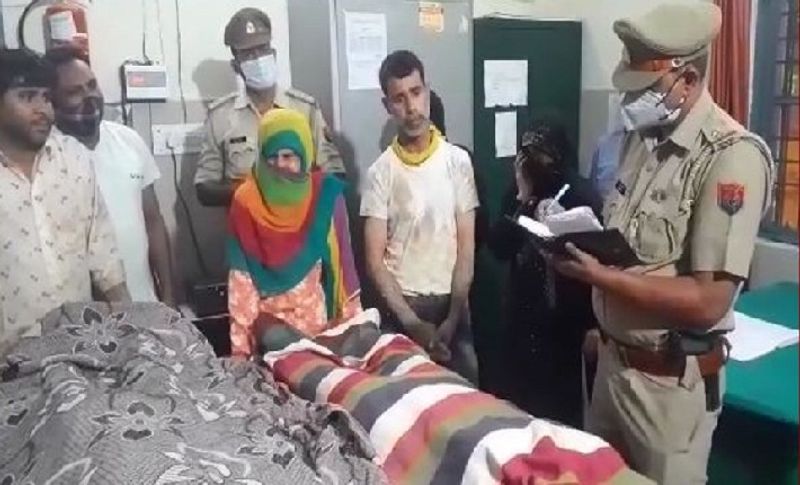 दरअसल, तूफान का यह कहर शामली जिले के सदर कोतवाली क्षेत्र के मोहल्ला पंसारियान में देखने को मिला। यह हादसा उस वक्त हुआ जब पूरा परिवार सोया हुआ था। मकान की छत गिरने से मलबे में पूरा परिवार दब गया। जिसमें मां और दो बेटी और एक बेटे की मौत की मौके पर ही मौत हो गई। वहीं पिता और एक बेटे को पड़ोसियों ने किसी तरह जिंदा बचा लिया।
