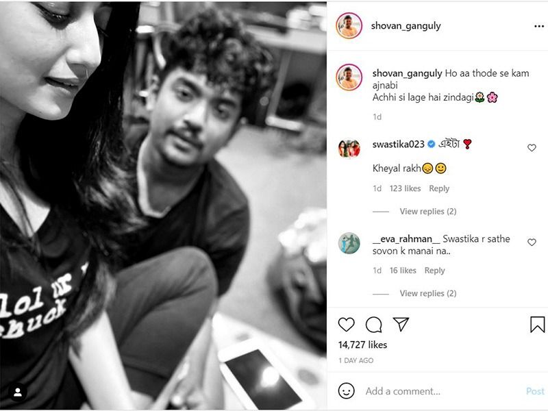 সাদা কালো ফ্রেম, ক্যামেরার পাশ ফিরে বসে স্বস্তিকা, খানিকটা দূরে ঝাপসা শোভন। গায়কের সোশ্যাল মিডিয়াতে এই ছবি এখন ভাইরাল। ছবি দিয়ে ক্ষান্ত হননি। ছবির সঙ্গে মানানসই ক্যাপশনও দিয়েছেন বেশ খাসা। ভালোবাসা ইমোজি দিয়ে তা খেয়াল রাখার কথাও বলেছেন স্বস্তিকা।