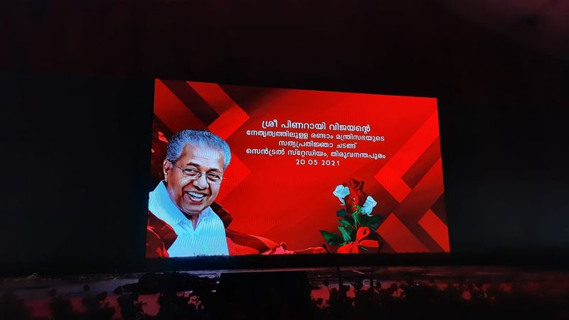 ചടങ്ങിലേക്ക് ക്ഷണമുണ്ടെങ്കിലും കൊവിഡ് വ്യാപന കാലത്തെ ഔചിത്യം കണക്കിലെടുത്ത് പ്രമുഖരിൽ പലരും എത്തില്ലെന്നും അറിയിച്ചിട്ടുണ്ട്. സത്യപ്രതിജ്ഞാ ചടങ്ങ് തടസമില്ലാതെ കാണാൻ വലിയ വീഡിയോ വാളുകൾ അടക്കം വിപുലമായ ക്രമീകരണങ്ങളാണ് പന്തലില് ഒരുക്കിയിരിക്കുന്നത്.