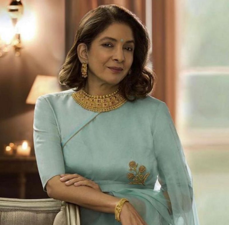  নিজের বই প্রকাশের দিন করিনাকে অধরা প্রেমের গল্প শোনালেন নীনা। নীনা জানিয়েছেন, যাকে বিয়ে করতে চেয়েছিলাম সে নিজেই বিয়েটা ভেঙে দিয়েছিল। তবে কেন সে এটা করেছিল তা জানা নেই নীনার।