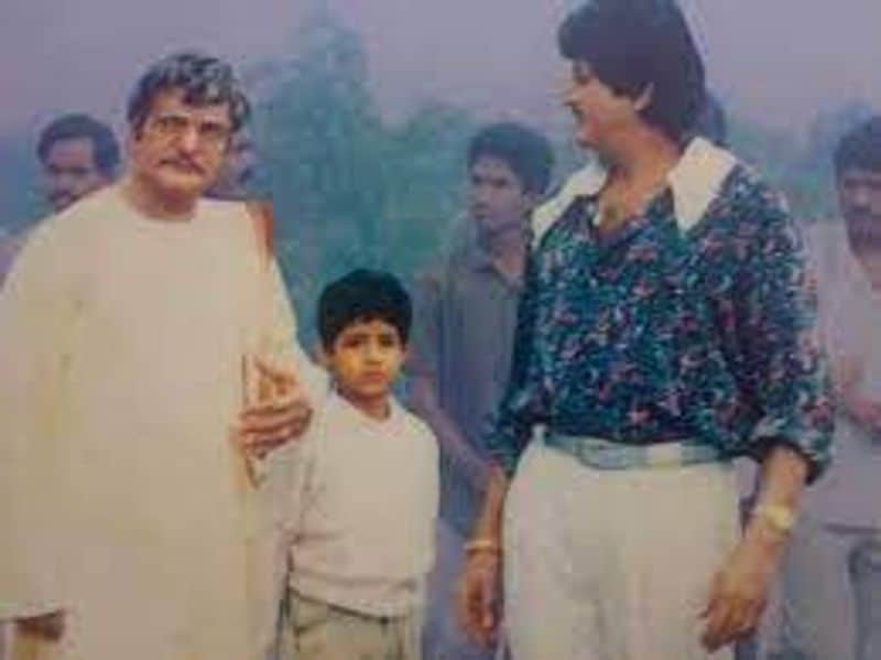 తాతగారి రూపం రావడం తన అదృష్టమని, ఓ రకంగా తనకది పెద్ద బాధ్యత అని తెలిపారు. అయితే ఆయనలాంటి రూపం, ఆయన లాంటి పేరు, ఆయనలాంటి నటన తనకు రావడం పట్ల తాను సైతం ఆశ్చర్యం వ్యక్తం చేశారు. ఈ విషయాలకు సంబంధించి ఎన్టీఆర్(సీనియర్)ని నిలదీద్దామనుకున్నాడట.