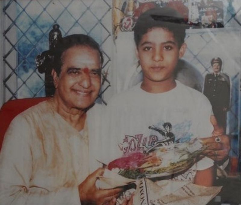 తాను నందమూరి కుటుంబంలో పుట్టాననో, లేక ఆ ఇంటి వాతావరణంలో పెరిగానో తెలియదు గానీ, ఆయన తనని చాలా ప్రభావితం చేశారని తెలిపారు. చిన్నప్పటి నుంచి ఆయన సినిమాలే చూసేవాడినని, ఏడ్చేవాడినని పేర్కొన్నారు.