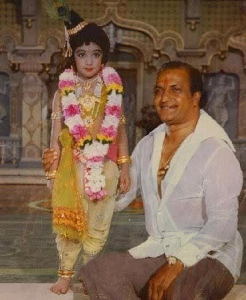 ఎన్టీఆర్ పేరు తలచుకోకపోతే తనకు ముద్ద కూడా దిగదని తెలిపారు ఎన్టీఆర్. ఆయనంటే అంత ఇష్టమన్నారు. నటుడిగా, రాజకీయ నాయకుడిగా, మంచి వ్యక్తిగా ఆయనకంటే తనకు అభిమానం, ఇష్టమని పేర్కొన్నారు.