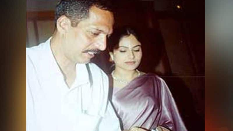 when manisha koirala caught nana patekar and ayesha jhulka in intimate moment than relation come to end here is detail KPJ