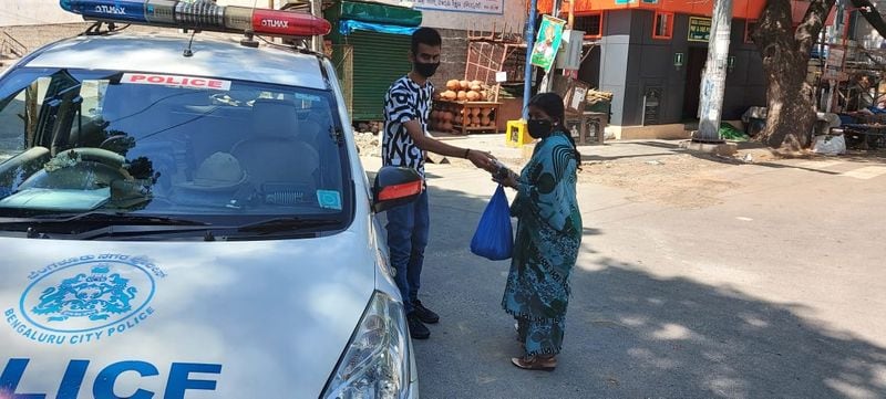 ಲಾಕ್ ಡೌನ್ ನಲ್ಲಿ ನಿತ್ಯ ಹಸಿವಿನಿಂದ ಪರದಾಡುವವ ನೋಡಿ ಮರುಗಿದ ಭರತ್ ಮನತಮ್ಮ ಕೈಲಾದಷ್ಟು ಜನಕ್ಕೆ ಊಟ ನೀಡಲೂ ತೀರ್ಮಾನ