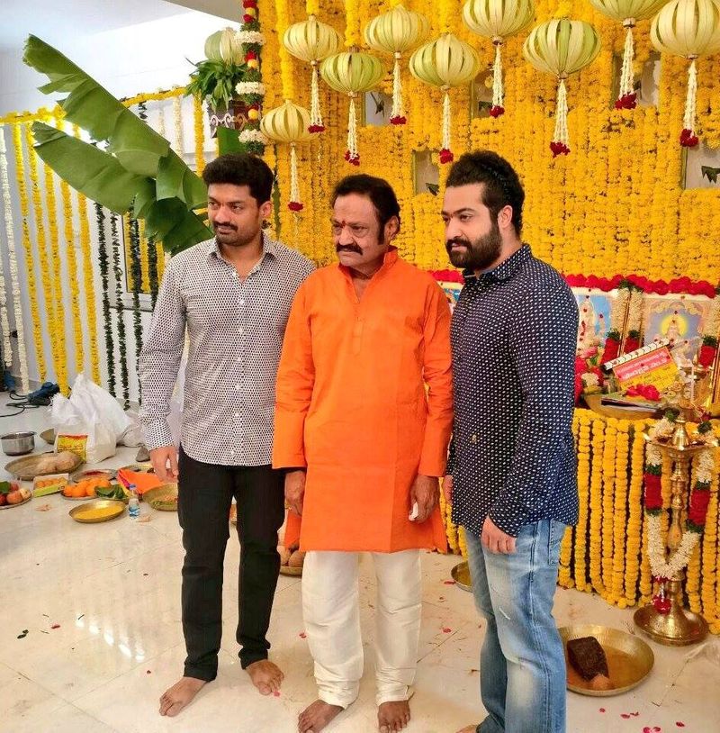 తండ్రి హరికృష్ణ, అన్నయ్య కళ్యాణ్ రామ్తో ఎన్టీఆర్.