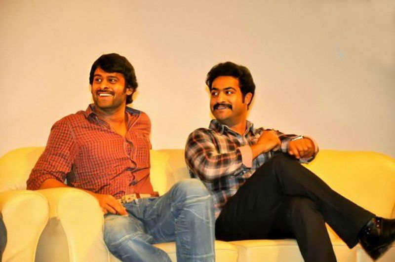 నేడు(మే 20)తన 38వ పుట్టిన రోజుని జరుపుకుంటున్నారు. ప్రస్తుతం సోషల్ మీడియాలో ముఖ్యంగా ట్విట్టర్లో ఎన్టీఆర్ ట్రెండ్ అవుతున్నారు. కొమురంభీమ్ లుక్, ఎన్టీఆర్ 31వ చిత్రానికి సంబంధించిన అప్డేట్లు వైరల్ అవుతున్నాయి.