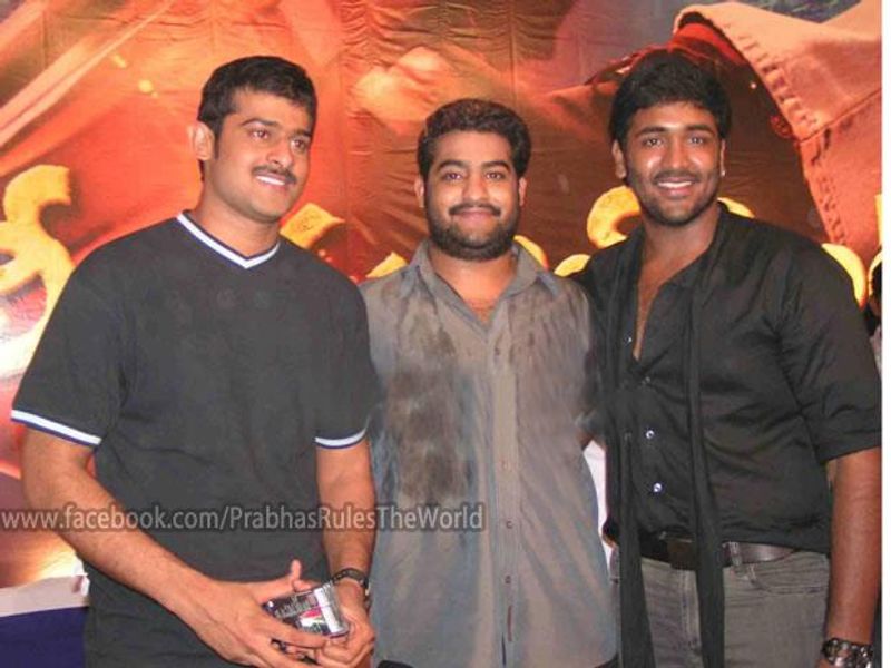 ప్రభాస్తో ఎన్టీఆర్కి మంచి అనుబంధమే ఉంది. అలాగే చిరంజీవి, అల్లు అర్జున్, వెంకటేష్, నాగార్జున, బాబాయ్ బాలకృష్ణ.. ఇలా అందరితోనూ ఆయన కలివిడిగా మెలుగుతాడు.