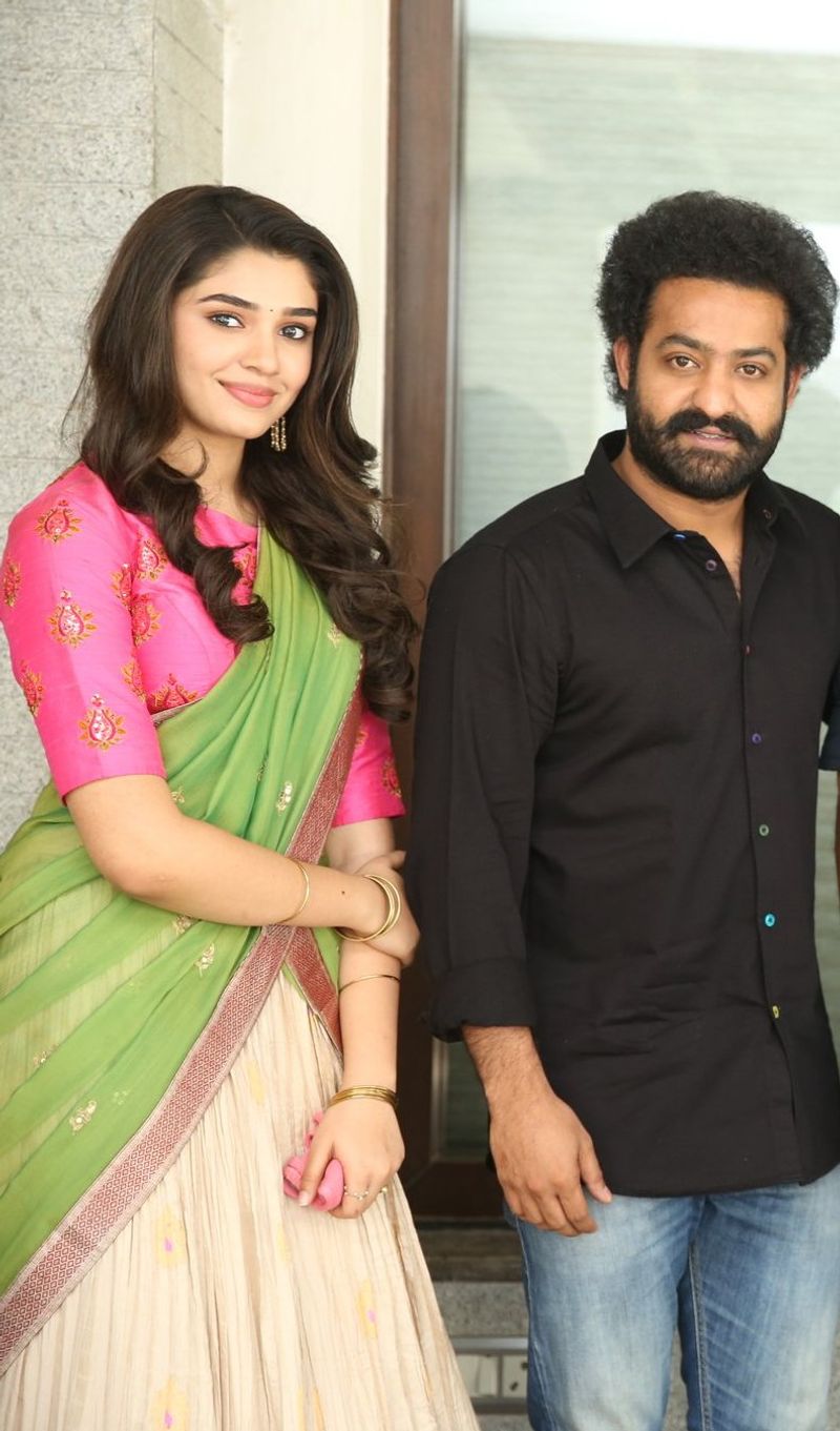 అంతేకాదు పవన్ కళ్యాణ్తోనూ ఎన్టీఆర్కి రిలేషన్ మంచి రెస్పెక్ట్ తో కూడుకున్నది కావడం విశేషం.
