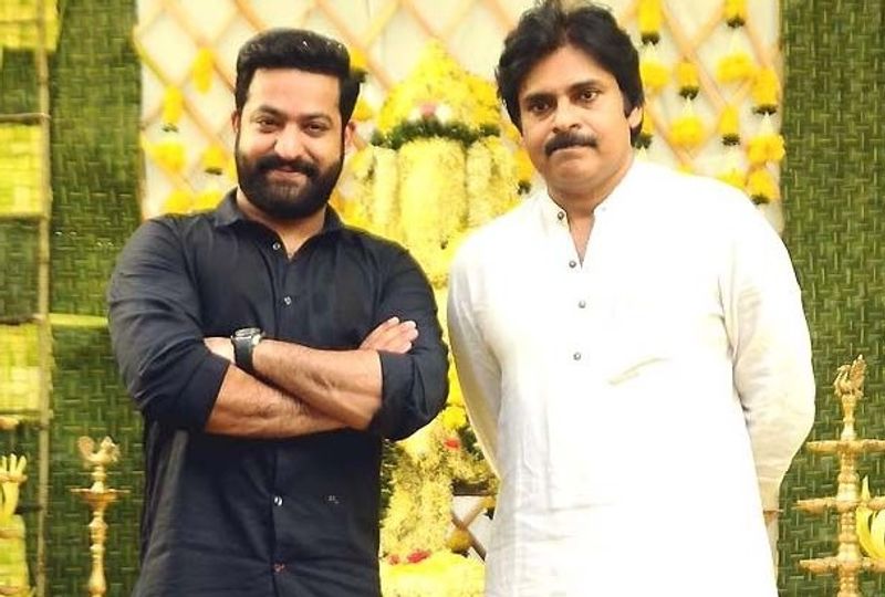 పవన్తో ఎన్టీఆర్. `అరవింద సమేత` సమయంలో.