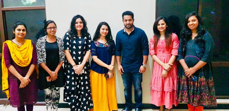సింగర్స్ తో ఎన్టీఆర్.