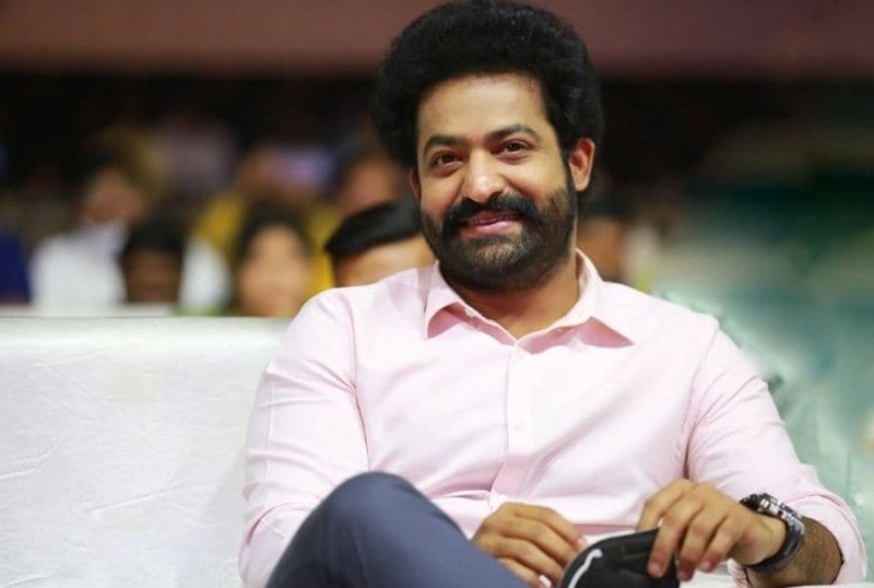 ఎన్టీఆర్ చిరుదరహాసం.