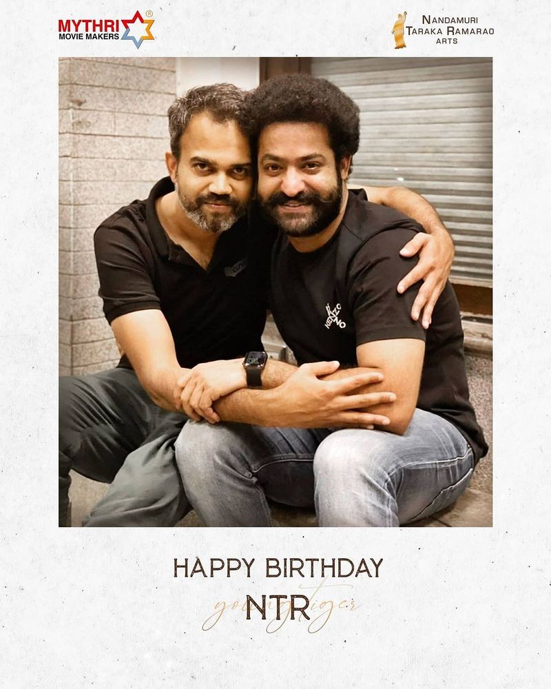 తన 31వ సినిమాకి దర్శకత్వం వహించబోతున్న దర్శకుడు ప్రశాంత్ నీల్తో.