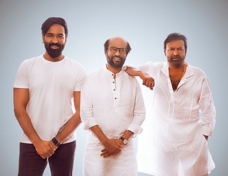 ఇటీవల రజినీకాంత్ తన లేటెస్ట్ మూవీ అన్నాత్తే షూటింగ్ కోసం హైదరాబాద్ వచ్చారు. షూటింగ్ ముగించుకొని చెన్నై వెళ్లబోయే ముందు రజినీకాంత్, మోహన్ బాబు ఇంటికి వెళ్లారు. ఆ సమయంలో వీరు చిన్న ఫోటో షూట్ చేసినట్లు తెలుస్తుంది.