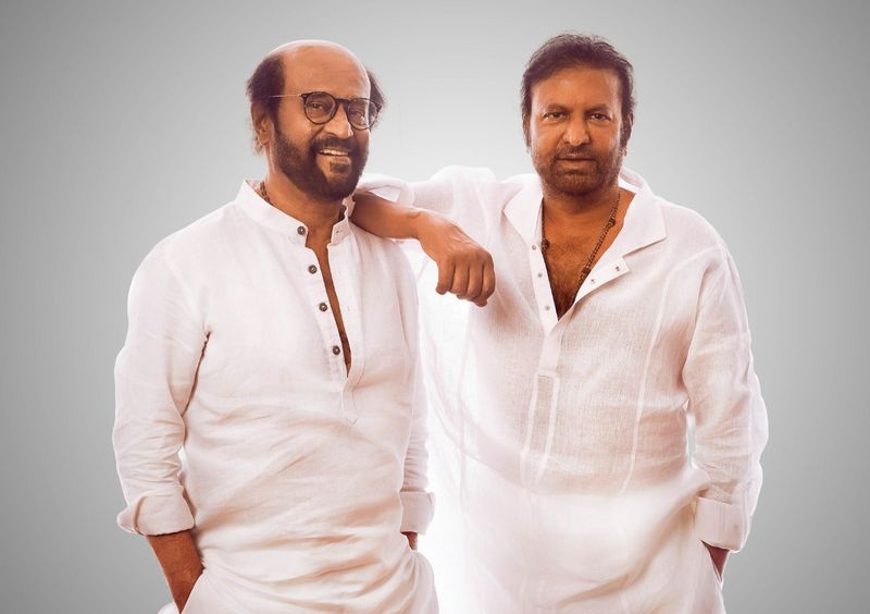 మంచు మనోజ్ మోహన్ బాబు, రజినీ ఫోటోలు తన ట్విట్టర్ అకౌంట్ లో పోస్ట్ చేయగా మంచి రెస్పాన్స్ దక్కింది. రజినీకాంత్, మోహన్ బాబు ఫ్యాన్స్ కామెంట్స్ రూపంలో ఈ ఫోటో షూట్ పై అభిప్రాయం తెలియజేస్తున్నారు.