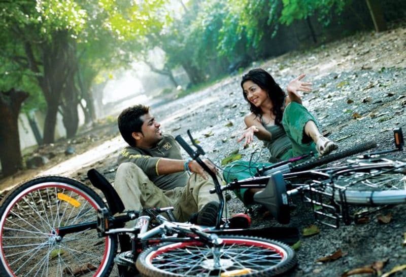 முதல் பாகத்தில், அமைதியின் சொரூபமாய் வரும் பூமிகா... வெளிநாட்டில் இருந்து வரும் போது, ஃபிரீக்காக பெண்ணாக வந்து இறங்கி அசால்ட் செய்வர்.