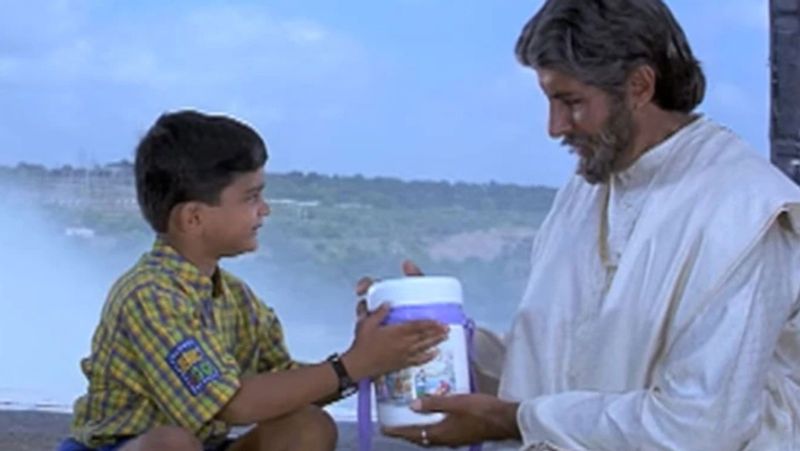 आनंद वर्धन ने बतौर चाइल्ड आर्टिस्ट कई फिल्मों में काम किया, लेकिन जितनी पॉपुलैरिटी सूर्यवंशम से उन्हें मिली किसी और फिल्म से नहीं मिली। आनंद ने अपने करियर की शुरुआत 1997 में बतौर चाइल्ड आर्टिस्ट फिल्म प्रियरगालू से की थी।