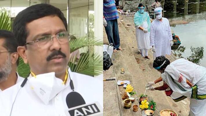 Muslim MP Syed Naseer Hussain performs last rites for professor who died due to covid in karnataka Muslim MP Syed Naseer Hussain performs last rites for professor who died due to covid in karnataka