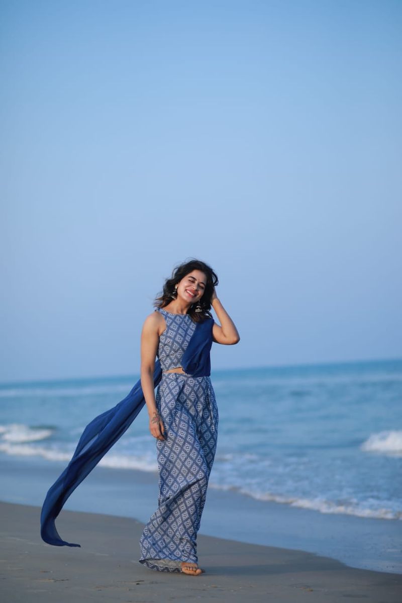 நடனத்திலும் மிகுந்த ஆர்வம் கொண்ட சாய் பிரியங்கா, மெட்ரோ, எனக்கு வாய்த அடிமைகள் போன்ற படங்களில் நடித்தார்.