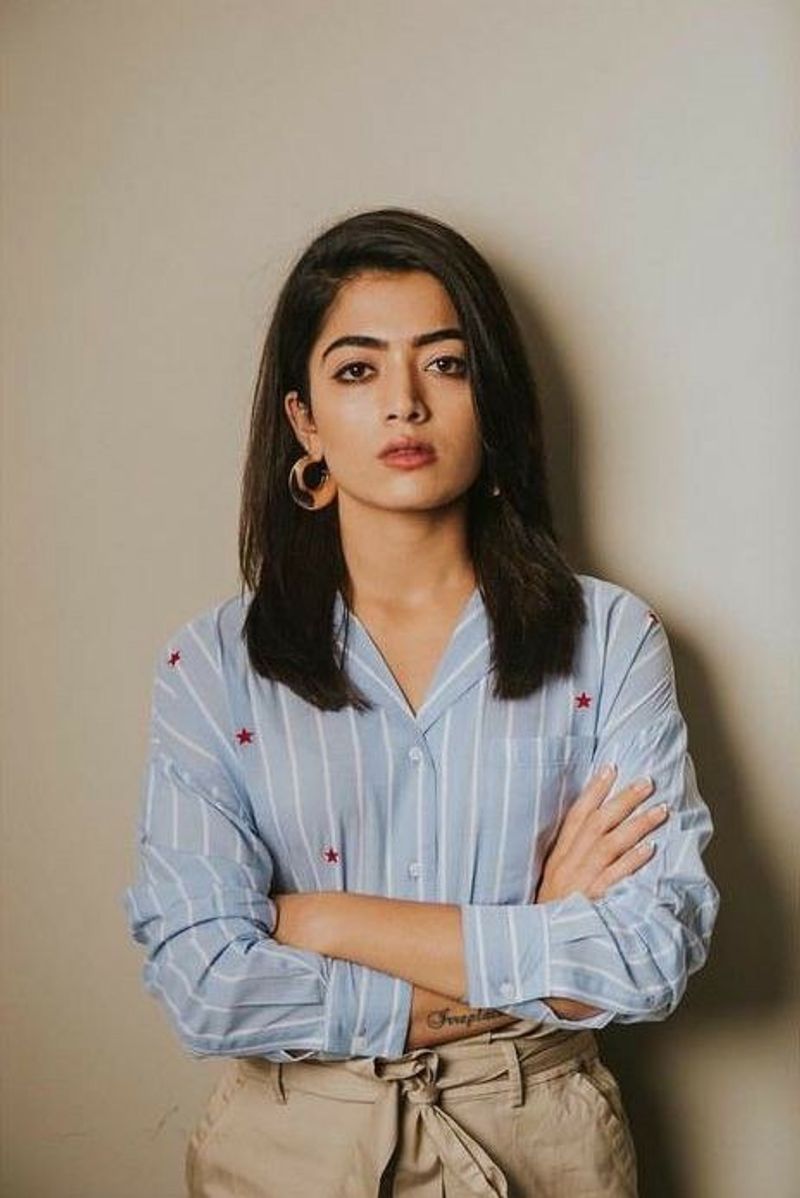 రష్మిక గ్లామర్ ఫోటోలు.