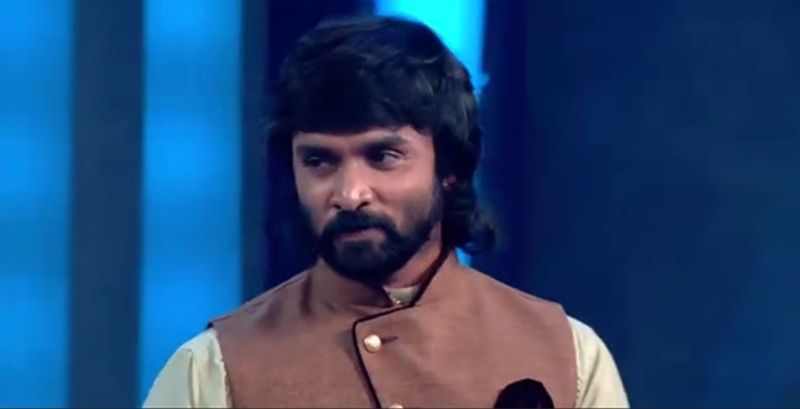 பிக்பாஸ் வீட்டை விட்டு வெளியேறியதும், ஒரு சில படங்களும், பாடல் எழுதும் பணிகளிலும் பிஸியான சினேகன், பின்னர் நடிகர் கமல்ஹாசன் துவங்கிய 'மக்கள் நீதி மய்யம்' கட்சியில் இணைந்து, மக்கள் பணியாற்ற முடிவு செய்தார்.