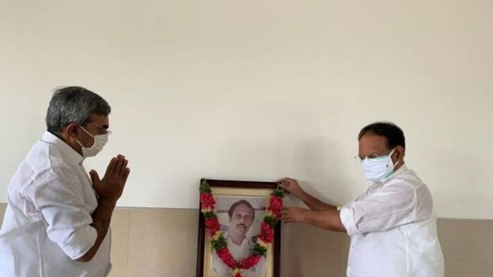 nakka anandbabu Pays Tribute To doctor sudhakar akp nakka anandbabu Pays Tribute To doctor sudhakar akp