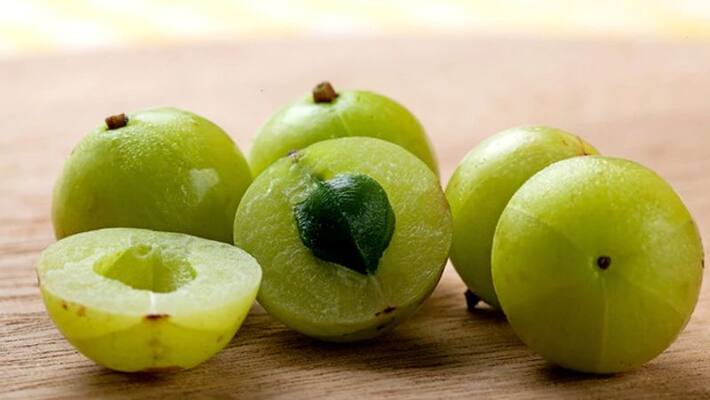 Health benefits and Uses of Gooseberry Health benefits and Uses of Gooseberry