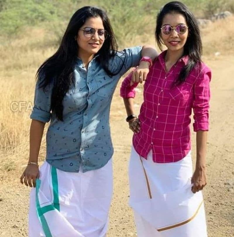 வேஷ்டி சட்டையில் கெத்து காட்டும் சித்ரா 
