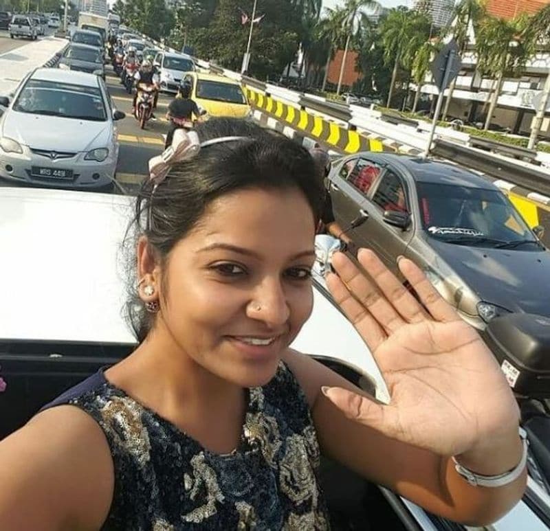 பொங்கும் சந்தோசம்... கண்ணை விட்டு நீக்கவில்லை 