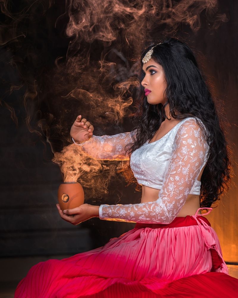 అంతగా తన సొగసులతో, విరహాలతో, పరువాలతో నెటిజన్లకి మైండ్ బ్లాంక్ చేస్తుంది బిగ్బాస్ బ్యూటి.
