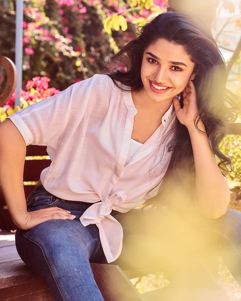 17 years famous young actress ask one crore salary for TV Show