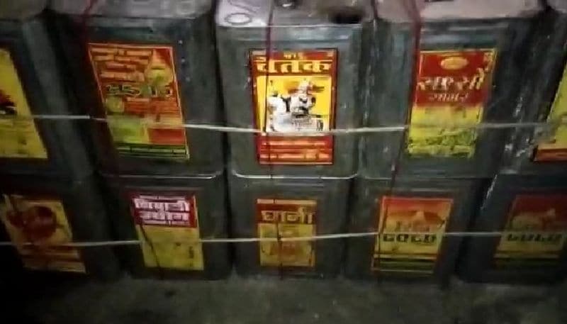 తినదగిన వంట నూనెల ధరలు
పామాయిల్ - కిలోకు రూ.115, (పాత ధర142, 19 శాతం తగ్గింది)
పొద్దుతిరుగుడు నూనె- కిలోకు రూ. 157 (పాత ధర రూ .188, 16 శాతం తగ్గింది)
సోయా నూనె - కిలోకు రూ.138 ( పాత ధర రూ. 162 , 15 శాతం తగ్గింది)
ఆవాల నూనె- కిలోకు రూ.157 (పాత ధర రూ. 175 , 10 శాతం తగ్గింపు)
వేరుశనగ నూనె- కిలోకు రూ. 174,(పాత ధరరూ.190, 8 శాతం తగ్గింపు)
వనస్పతి- కిలోకు రూ. 141 (పాత ధర 184, 8 శాతం తగ్గింపు)