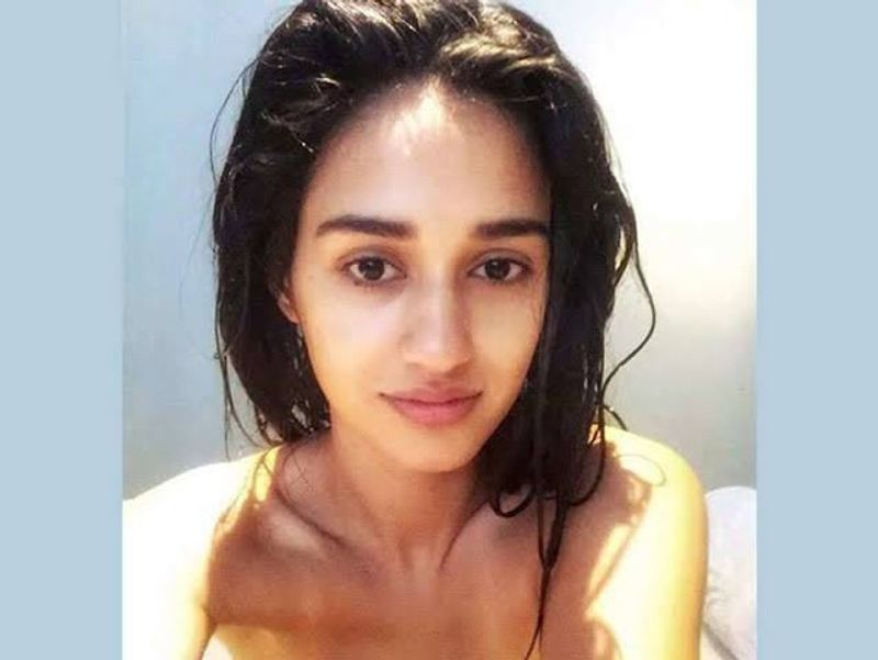 Disha Patani also keeps on sharing her natural-looking selfies, mostly with no makeup.