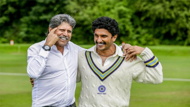 ಭಾರತಕ್ಕೆ ಚೊಚ್ಚಲ ಏಕದಿನ ಕ್ರಿಕೆಟ್ ವಿಶ್ವಕಪ್ ಗೆದ್ದುಕೊಟ್ಟ ನಾಯಕ ಕಪಿಲ್ ದೇವ್ ಜೀವಾನಾಧಾರಿತ ಚಿತ್ರವೂ ಸದ್ಯದಲ್ಲೇ ತೆರೆ ಕಾಣಲು ಸಿದ್ದವಾಗುತ್ತಿದೆ. ಈ ಚಿತ್ರದಲ್ಲಿ ಕಪಿಲ್ ದೇವ್ ಪಾತ್ರದಲ್ಲಿ ರಣವೀರ್ ಸಿಂಗ್ ಕಾಣಿಸಿಕೊಳ್ಳಲಿದ್ದಾರೆ. ಕಪಿಲ್ ದೇವ್ ತಮ್ಮ ಬಯೋಪಿಕ್ಗಾಗಿ 20 ಕೋಟಿ ಪಡೆಯುವ ಕುರಿತಂತೆ ಚರ್ಚೆ ನಡೆಸಿದ್ದಾರೆ ಎನ್ನಲಾಗಿದೆ.