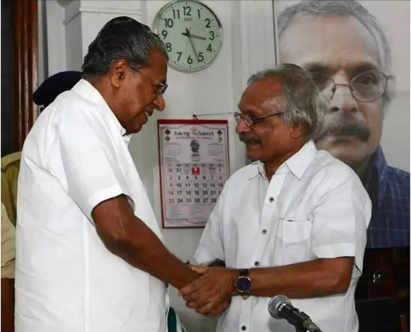 എഴുത്തുകാരൻ എം മുകുന്ദനൊപ്പം...