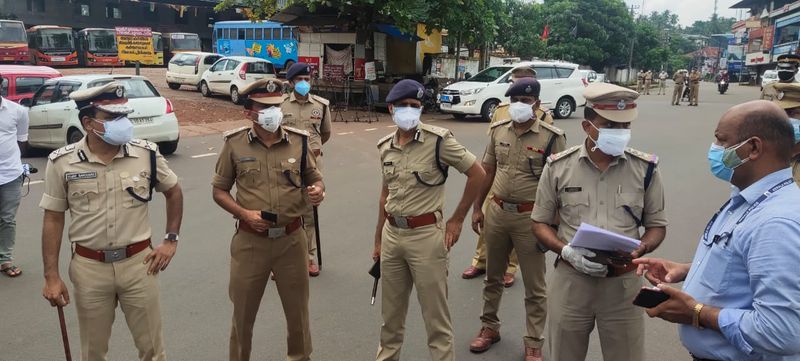 ഇതിനിടയിലും രോഗബാധിതര് ക്രമാതീതമായി ഉയരുന്നത് സാമൂഹ്യാരോഗ്യ സുരക്ഷക്ക് വെല്ലുവിളിയാണെന്ന് ജില്ലാ മെഡിക്കല് ഓഫീസര് ഡോ. കെ. സക്കീന പറഞ്ഞു.