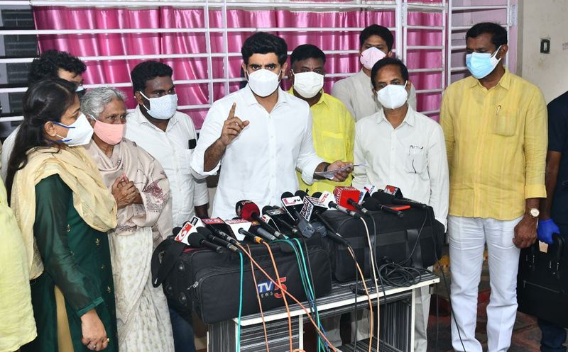 ''జూన్ 6, 2020 న సీబీఐ కేసు రిజిస్టర్ చేసింది. సెప్టెంబర్ 2 ,2020 న డాక్టర్ సుధాకర్ కేసులో కుట్ర కోణం ఉందని సీబీఐ హైకోర్టుకి నివేదిక అందజేసింది. న్యాయం జరిగే లోపే ఆయన చనిపోవడం బాధాకరం. ఆఖరికి ఆయన చనిపోయిన తరువాత కూడా శాడిస్ట్ జగన్ రెడ్డి వదలలేదు'' అన్నారు.