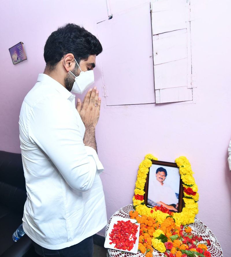 ''దళితులంటే జగన్ రెడ్డికి ఎంత చిన్న చూపో రాష్ట్రంలో చోటుచేసుకున్న ఘటనల ద్వారా అర్ధం చేసుకోవచ్చు. ఇప్పటికైనా దళితుల పై దాడులు ఆపాలి. అంబెద్కర్ రాజ్యాంగాన్ని అమలు చెయ్యాలి. మారకపోతే రాజారెడ్డి రాజ్యాంగాన్ని చెత్త బుట్టలో వేసి శాడిస్ట్ జగన్ రెడ్డికి ఎలా బుద్ధి చెప్పాలో మాకు తెలుసు'' అని లోకేష్ హెచ్చరించారు.