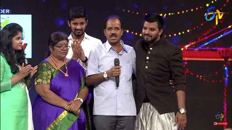 జబర్దస్త్ లో సుడిగాలి సుధీర్ టీమ్ అంటే వందశాతం నవ్వులు గ్యారంటీ అని ప్రేక్షకులు నమ్ముతారు. తన టీమ్ మేట్స్ గెటప్ శ్రీను, రామ్ ప్రసాద్ తో కలిసి సుడిగాలి సుధీర్ పంచే హాస్యానికి నవ్వుల పువ్వులు పూయాల్సిందే.