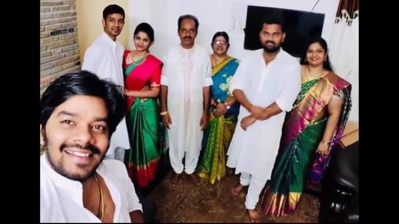 ప్రస్తుతం సుధీర్ వయసు 34. అయినా అతను పెళ్లి మాట ఎత్తడం లేదు. మరో రెండేళ్ల వరకు సుధీర్ పెళ్లి చేసుకోనని పేరెంట్స్ కి చెప్పినట్లు సమాచారం అందుతుంది.