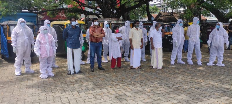 സന്നദ്ധരായ ഡ്രൈവർമാരെ കണ്ടെത്താൻ തദ്ദേശസ്ഥാപന പ്രതിനിധികളുടെയും ഒട്ടോറിക്ഷ തൊഴിലാളിസംഘടനകളുടെയും സഹായത്തോടെ മോട്ടോർവാഹന വകുപ്പാണ് പദ്ധതി നടപ്പാക്കുന്നത്.