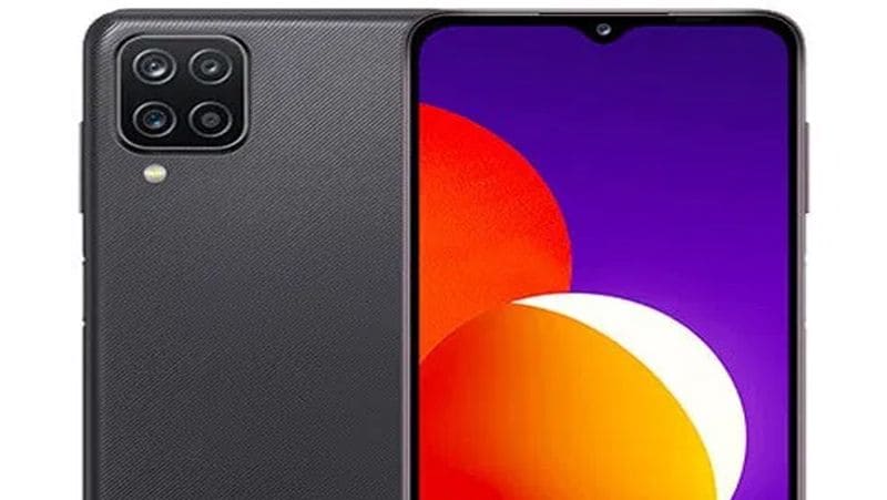 डिजाइन
सैमसंग गैलेक्सी M42 5G 21,999 वाला एक बड़ा स्मार्टफोन है और गैलेक्सी A42 5G से कुछ मिलता-जुलता है। 6.6 इंच का बड़ा डिस्प्ले है, जिसके चारों ओर काफी पतले बेज़ेल्स हैं। इसमें सबसे ऊपर एक ड्यूड्रॉप है। HD+ रेजोल्यूशन से लैस है। वहीं इसमें सिर्फ 60Hz रिफ्रेश रेट दी गई है। Galaxy M42 5G की सुपर AMOLED डिस्प्ले शानदार कलर्स और अच्छे व्यूइंग एंगल्स के साथ एंपल पीक ब्राइटनेस ऑफर करती है।